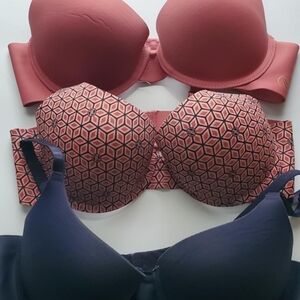 Stylish Adrienne Vittadini  Women's Intimate Bra's Set - Pink and Navy